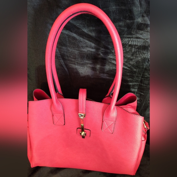 🩷Mellow World Hot Pink Purse | Gold Hardware | Excellent Condition - Picture 4 of 16
